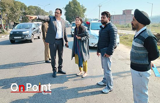 ਹੋਲਾ ਮਹੱਲਾ ਮੌਕੇ ਅਧਿਕਾਰੀਆਂ ਨੇ ਲਿਆ ਵਾਹਨ ਪਾਰਕਿੰਗ ਪ੍ਰਬੰਧਾ ਦਾ ਜਾਇਜ਼ਾ