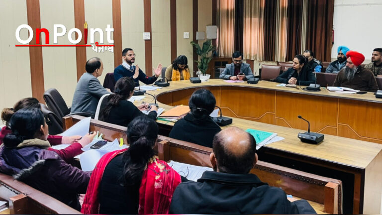 ਬਚਤ ਭਵਨ ਵਿਖੇ ਐਸ.ਡੀ.ਐਮਜ਼, ਈ.ਓਜ਼, ਬੀ.ਡੀ.ਪੀ.ਓਜ਼ ਅਤੇ ਹੋਰ ਅਧਿਕਾਰੀਆਂ ਨਾਲ ਮੀਟਿੰਗ ਕੀਤੀ