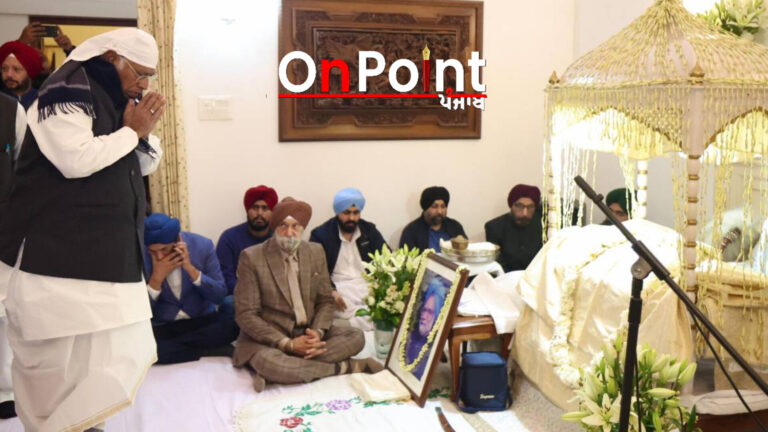 ਡਾ.ਮਨਮੋਹਨ ਸਿੰਘ ਨਮਿਤ ਕਰਵਾਏ ਗਏ ਸ਼ਰਧਾਂਜਲੀ ਸਮਾਗਮ ਵਿਚ ਵੱਡੀਆਂ ਸ਼ਖ਼ਸੀਅਤਾਂ ਨੇ ਕੀਤੀ ਸ਼ਮੂਲੀਅਤ