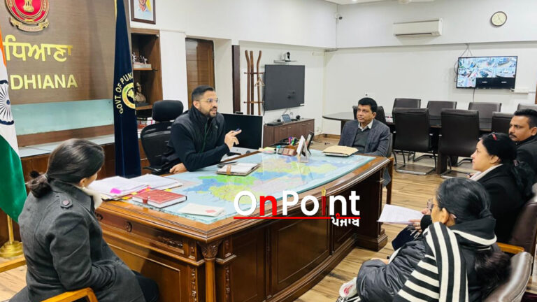 ਡੀ.ਸੀ ਨੇ ਅਧਿਕਾਰੀਆਂ ਨੂੰ ਕਿਦਵਈ ਨਗਰ ਅਤੇ ਮਿੱਲਰ ਗੰਜ ਵਿਖੇ ਬਣਨ ਵਾਲੇ ਸਕੂਲ ਆਫ਼ ਐਮੀਨੈਂਸ (ਐਸ.ਓ.ਈ) ਦੇ ਲੰਬਿਤ ਕੰਮਾਂ ਨੂੰ ਤੇਜ਼ ਕਰਨ ਦੇ ਨਿਰਦੇਸ਼ ਦਿੱਤੇ