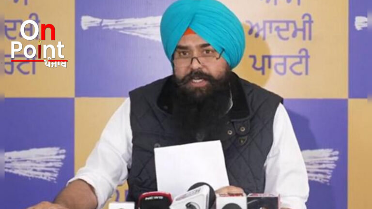 ਕੰਗ ਨੇ ਐਨਜੀਓ ਦੇ ਸੰਚਾਲਕ ਕੰਵਰ ਰਾਜਿੰਦਰ ਸਿੰਘ ਅਤੇ ਕੰਵਰਪਾਲ ਸਿੰਘ ਦੀਆਂ ਤਸਵੀਰਾਂ ਰਾਹੁਲ ਗਾਂਧੀ ਅਤੇ ਕੈਪਟਨ ਅਮਰਿੰਦਰ ਸਿੰਘ ਨਾਲ ਦਿਖਾ ਕੇ ਕਾਂਗਰਸ ਨਾਲ ਸਬੰਧਾਂ ਦਾ ਖੁਲਾਸਾ ਕੀਤਾ