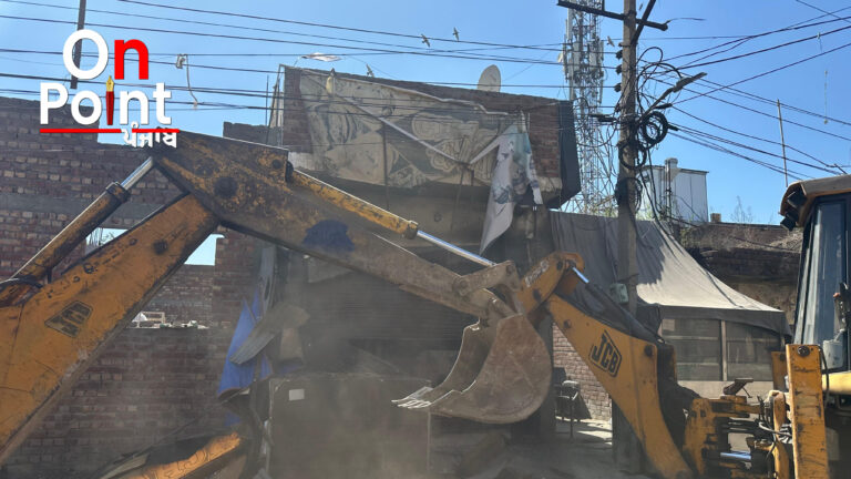 ਕਮਿਸ਼ਨਰੇਟ ਪੁਲਿਸ ਅਤੇ ਨਗਰ ਨਿਗਮ ਨੇ ਜਲੰਧਰ ਵਿੱਚ ਬਦਨਾਮ ਡਰੱਗ ਤਸਕਰ ਦੀ ਗੈਰ-ਕਾਨੂੰਨੀ ਉਸਾਰੀ ਨੂੰ ਢਾਹਿਆ