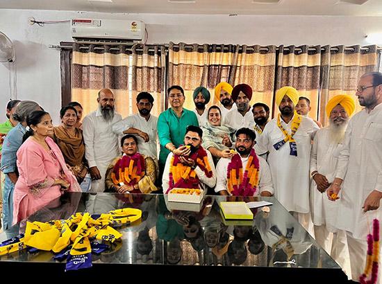 ਆਪ ਪੰਜਾਬ ਪ੍ਰਧਾਨ ਅਮਨ ਅਰੋੜਾ ਨੇ ਸਾਰੇ ਨਵੇਂ ਚੁਣੇ ਅਹੁਦੇਦਾਰਾਂ ਨੂੰ ਦਿੱਤੀ ਵਧਾਈ, ਕਿਹਾ – ਸੰਗਰੂਰ ਦੇ ਵਿਕਾਸ ਲਈ ਮਾਨ ਸਰਕਾਰ ਵਚਨਬੱਧ