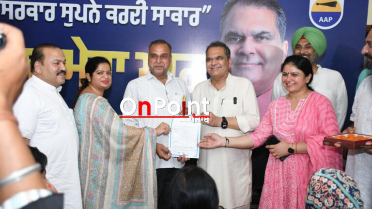 ਐਮ.ਪੀ. ਅਰੋੜਾ ਨੇ ਹੈਬੋਵਾਲ ਖੁਰਦ ਅਤੇ ਰਾਜਪੁਰਾ ਬਸਤੀ ਦੇ ਪਰਿਵਾਰਾਂ ਨੂੰ ਮਾਲਕੀ ਹੱਕ ਕੀਤੇ ਪ੍ਰਦਾਨ