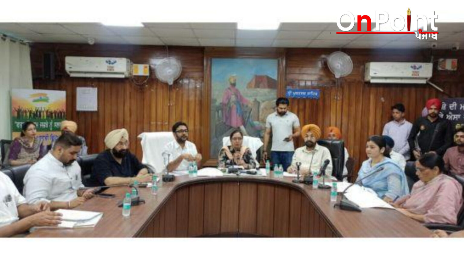 ਵਿਕਾਸ ਕਾਰਜਾਂ ਨੂੰ ਤੈਅ ਸਮਾਂ ਸੀਮਾ ਵਿੱਚ ਪੂਰਾ ਕਰਨ ਨੂੰ ਯਕੀਨੀ ਬਣਾਉਣ ਦੇ ਨਾਲ-ਨਾਲ ਲੋਕਾਂ ਨੂੰ ਨਿਰਵਿਘਨ ਤੇ ਪਾਰਦਰਸ਼ੀ ਸੇਵਾਵਾਂ ਪ੍ਰਦਾਨ ਕਰਨ ਯਕੀਨੀ ਬਣਾਉਣ ਵਿਭਾਗੀ ਅਧਿਕਾਰੀ: ਡਾ. ਬਲਜੀਤ ਕੌਰ