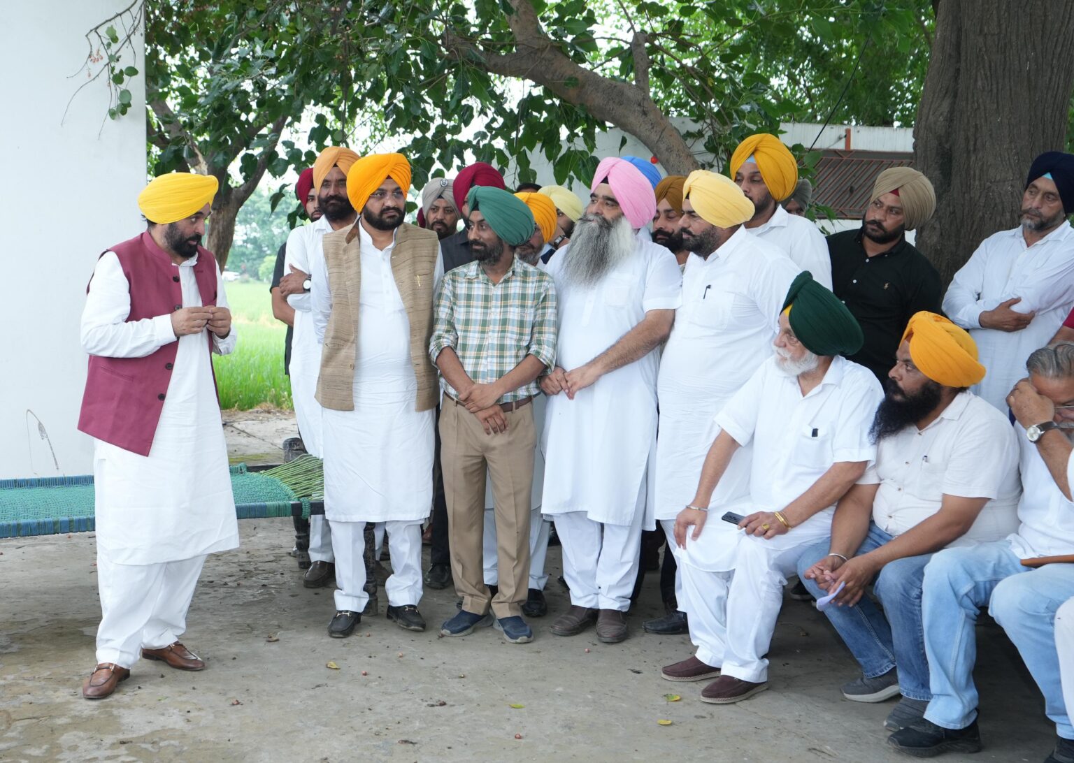 ਮੁੱਖ ਮੰਤਰੀ ਦੇ ਖੇਤਾਂ ਦੇ ਦੌਰੇ ਨੂੰ ਇਤਿਹਾਸਕ ਕਦਮ ਦੱਸਦਿਆਂ ਸ਼ੁਕਰਗੁਜ਼ਾਰ ਹੋਏ ਪਿੰਡ ਵਾਸੀ