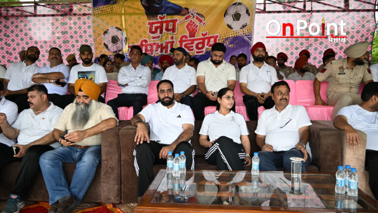 ਐਸ.ਐਸ.ਪੀ. ਨੇ ਜੇਤੂਆਂ ਨੂੰ ਇਨਾਮ ਰਾਸ਼ੀ ਅਤੇ ਟਰਾਫੀਆਂ ਦੇ ਕੇ ਸਨਮਾਨਿਤ ਕੀਤਾ