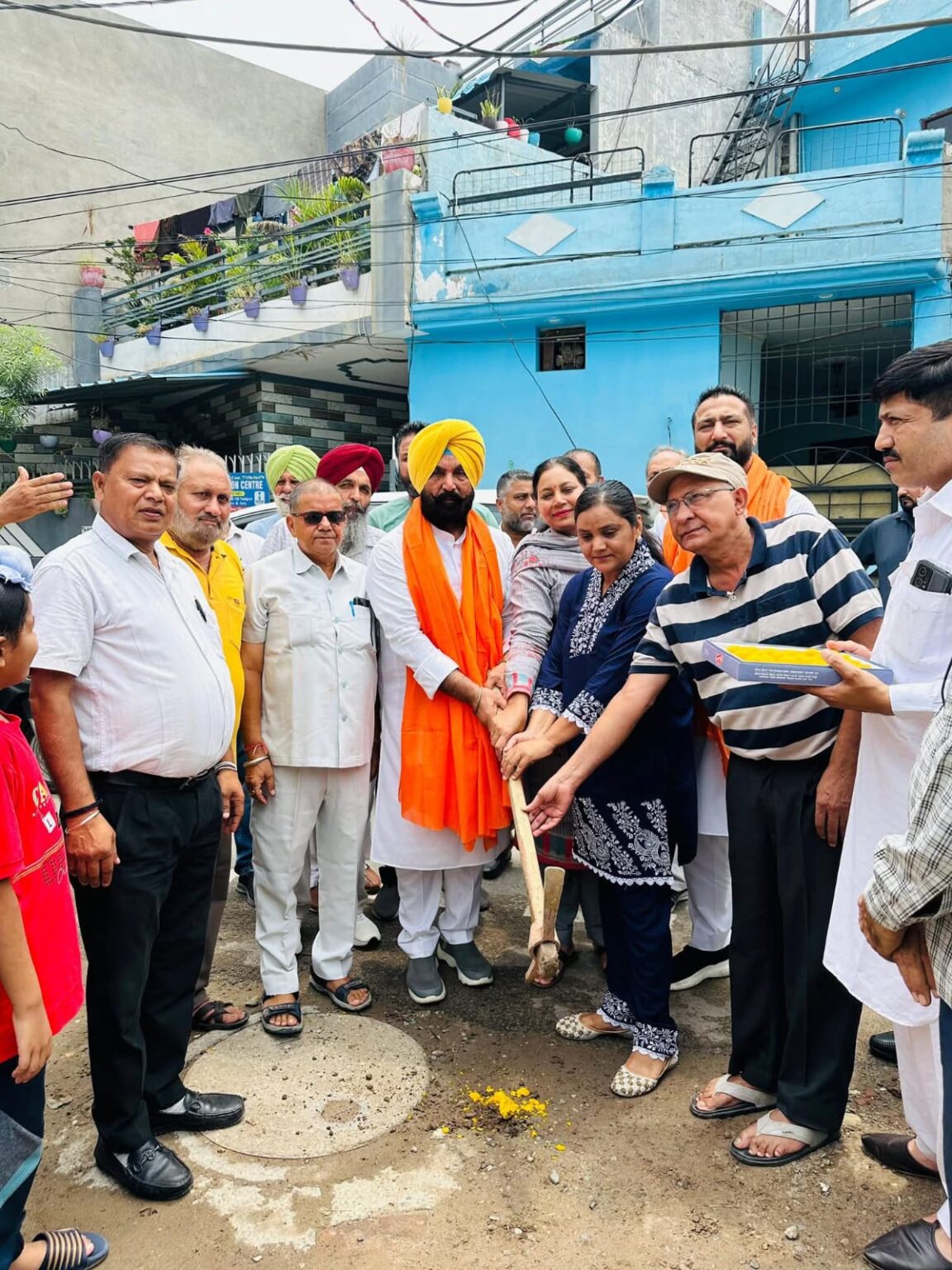 ਵਿਧਾਇਕ ਸਿੱਧੂ ਵੱਲੋਂ ਵਾਰਡ ਨੰਬਰ 48 ‘ਚ ਸੜਕ ਨਿਰਮਾਣ ਕਾਰਜ਼ਾਂ ਦੀ ਸ਼ੁਰੂਆਤ