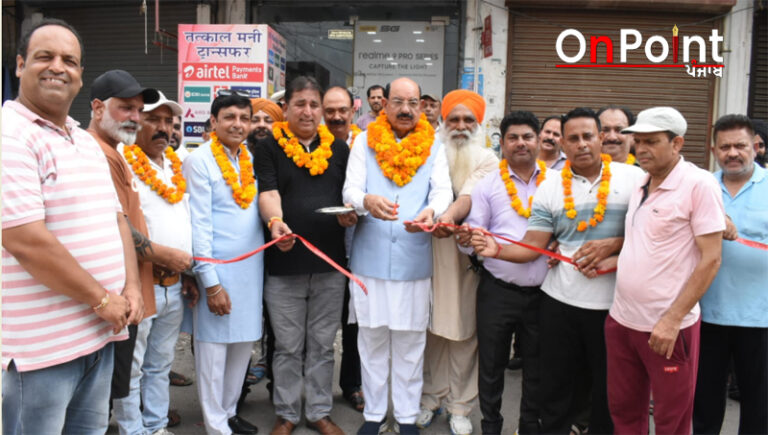 ਕੈਬਨਿਟ ਮੰਤਰੀ ਮੋਹਿੰਦਰ ਭਗਤ ਨੇ ਸੜਕ ਨਿਰਮਾਣ ਦਾ ਰੱਖਿਆ ਨੀਂਹ ਪੱਥਰ, ਬੁਨਿਆਦੀ ਢਾਂਚੇ ’ਚ ਲਗਾਤਾਰ ਸੁਧਾਰ ਦਾ ਦਿੱਤਾ ਭਰੋਸਾ