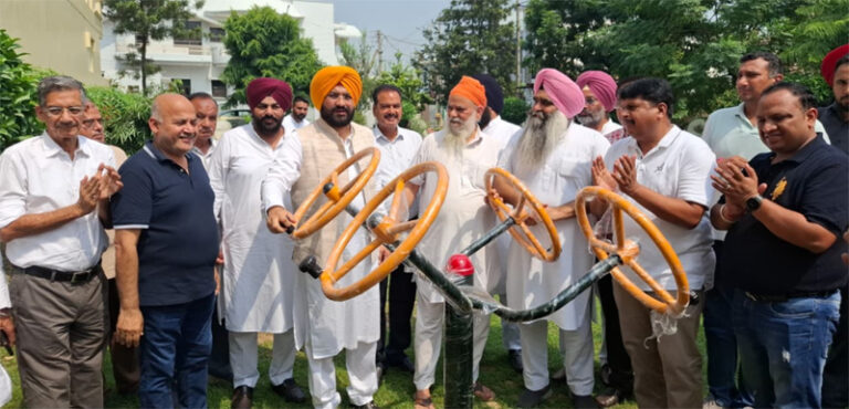 ਕੈਬਨਿਟ ਮੰਤਰੀ ਸੌਂਦ ਵੱਲੋਂ ਖੰਨਾ ਦੇ ਕਿਸਾਨ ਇਨਕਲੇਵ ਪਾਰਕ ‘ਚ ਓਪਨ ਜਿੰਮ ਮਸ਼ੀਨਾਂ ਦਾ ਕੀਤਾ ਗਿਆ ਉਦਘਾਟਨ