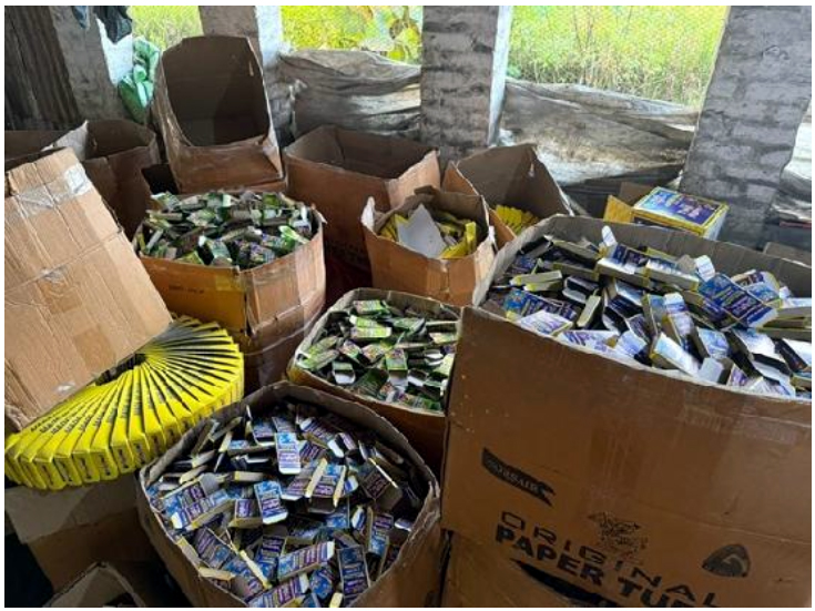 ਸੰਗਰੂਰ ਪੁਲਿਸ ਦੀ ਮੁਸ਼ਤੈਦੀ : ਧੂਰੀ ਪੁਲਿਸ ਵੱਲੋਂ ਗੈਰ ਕਾਨੂੰਨੀ ਤਰੀਕੇ ਨਾਲ ਤਿਆਰ ਕੀਤੇ ਜਾ ਰਹੇ ਛੋਟੇ ਪਟਾਕਿਆਂ ਦੇ ਕਾਰੋਬਾਰ ਦਾ ਪਰਦਾਫਾਸ਼ , ਦੋਸ਼ੀ ਕਾਬੂ