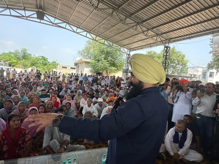 ਪੰਜਾਬ ਰਾਜ ਅਨੁਸੂਚਿਤ ਜਾਤੀਆਂ ਕਮਿਸ਼ਨ ਦੇ ਚੇਅਰਮੈਨ ਜਸਵੀਰ ਸਿੰਘ ਗੜ੍ਹੀ ਨੇ ਪਿੰਡ ਧੁਲੇਤਾ ਦਾ ਕੀਤਾ ਦੌਰਾ; ਜ਼ਮੀਨੀ ਵਿਵਾਦ ਸੁਲਝਾਇਆ