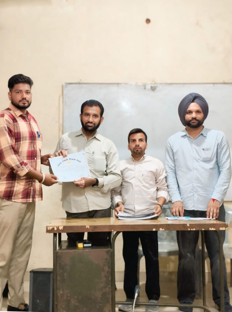 ਡੇਅਰੀ ਵਿਕਾਸ ਵਿਭਾਗ ਵੱਲੋਂ ਸਿਖਿਆਰਥੀਆਂ ਨੂੰ ਸਰਟੀਫਿਕੇਟ ਵੰਡੇ