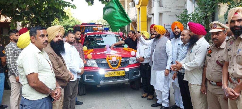 ਕੈਬਨਿਟ ਮੰਤਰੀ ਤਰੁਨਪ੍ਰੀਤ ਸਿੰਘ ਸੌਂਦ ਨੇ ਨਗਰ ਕੌਂਸਲ ਖੰਨਾ ਨੂੰ ਸੌਂਪੀਆਂ ਦੋ ਫਾਇਰ ਬ੍ਰਿਗੇਡ ਗੱਡੀਆਂ
