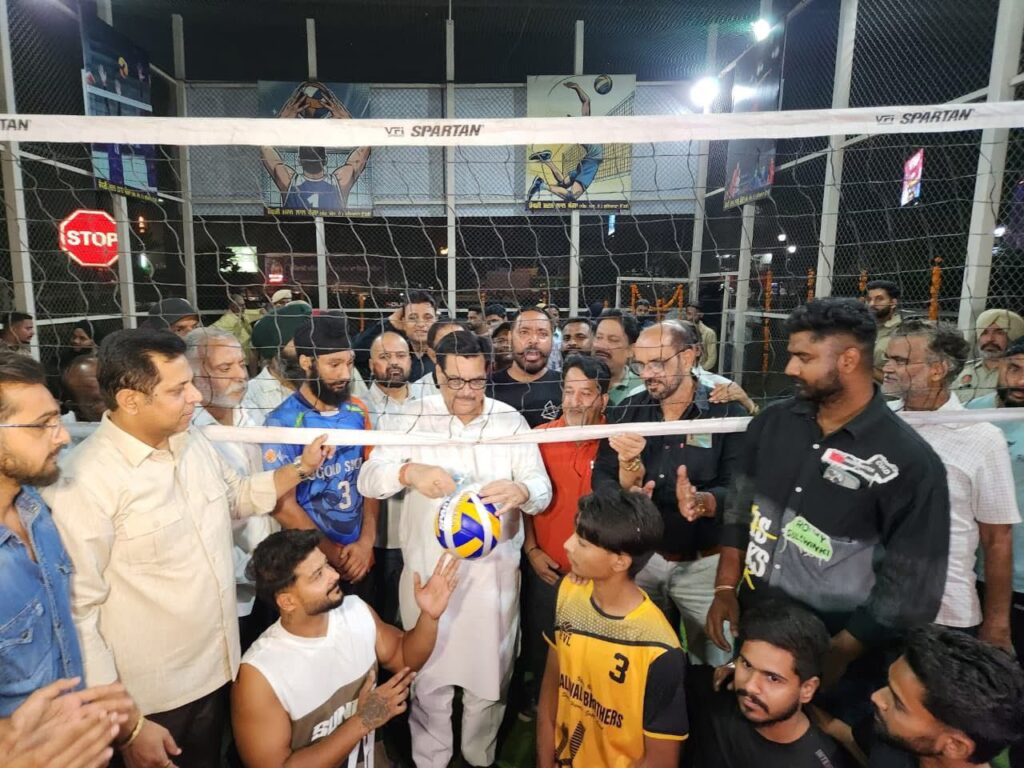 ਵਿਧਾਇਕ ਬੱਗਾ ਨੇ ਜਲੰਧਰ ਬਾਈਪਾਸ ਨੇੜੇ ਵਾਲੀਬਾਲ ਕੋਰਟ ਦਾ ਕੀਤਾ ਉਦਘਾਟਨ