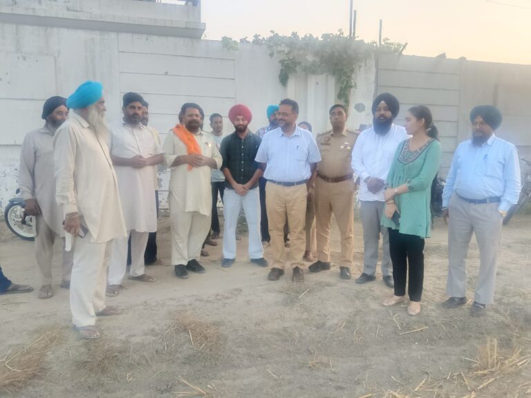 ਐਸ.ਡੀ.ਐਮ ਖੰਨਾ ਵੱਲੋਂ ਲਗਾਤਾਰ ਪਿੰਡਾਂ ਦਾ ਦੌਰਾ, ਕਿਸਾਨਾਂ ਨੂੰ ਪਰਾਲੀ ਨੂੰ ਅੱਗ ਨਾ ਲਗਾਉਣ ਦੀ ਅਪੀਲ