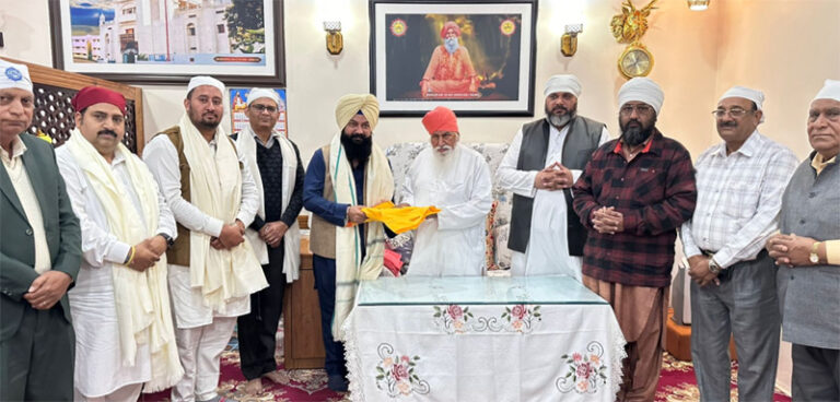 ਪੰਜਾਬ ਰਾਜ ਅਨੁਸੂਚਿਤ ਜਾਤੀਆ ਕਮਿਸ਼ਨ ਦੇ ਚੇਅਰਮੈਨ ਜਸਵੀਰ ਸਿੰਘ ਗੜ੍ਹੀ ਡੇਰਾ ਸੱਚਖੰਡ ਬੱਲਾਂ ਵਿਖੇ ਹੋਏ ਨਤਮਸਤਕ