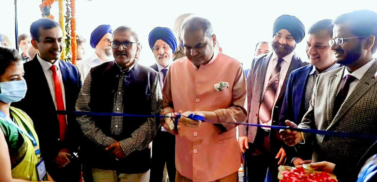 ਕੈਬਿਨੇਟ ਮੰਤਰੀ ਸੰਜੀਵ ਅਰੋੜਾ ਨੇ ਲੁਧਿਆਣਾ ਦੇ ਸਭ ਤੋਂ ਅਗੇਤੀ ਲੇਜ਼ਰ ਵਿਜ਼ਨ ਸੈਂਟਰ ਦਾ ਉਦਘਾਟਨ ਕੀਤਾ