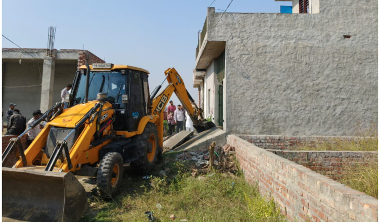 ਖੰਨਾ ਵਿਖੇ ਨਗਰ ਕੌਂਸਲ ਤੋਂ ਬਿਨਾਂ ਮਨਜ਼ੂਰੀ ਲਏ ਗੈਰ-ਕਾਨੂੰਨੀ ਢੰਗ ਨਾਲ ਬਣਾਏ ਨਸ਼ਾ ਤਸਕਰ ਦੇ ਘਰ ‘ਤੇ ਚੱਲਿਆ ਪੀਲਾ ਪੰਜਾ