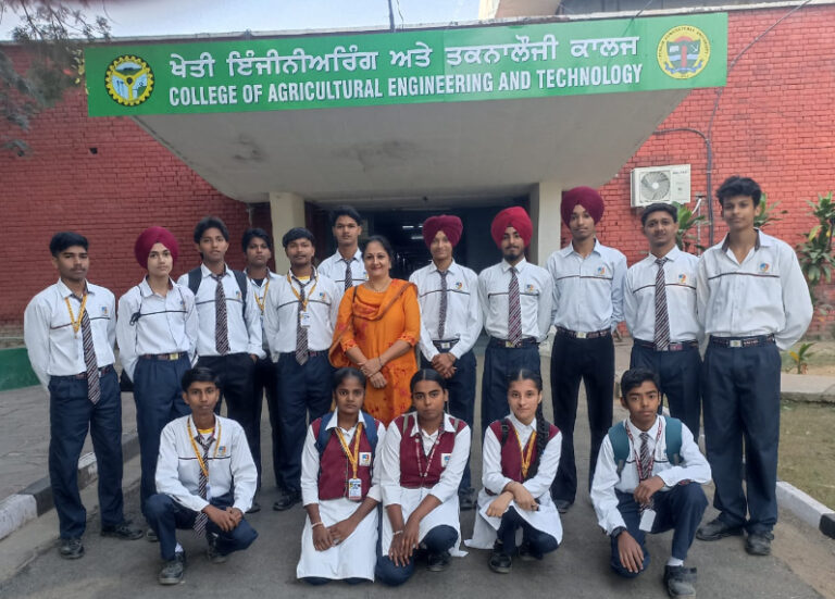 ਸ਼ਹੀਦ ਪਰਮਜੀਤ ਸਿੰਘ ਸਕੂਲ ਆਫ਼ ਐਮੀਨੈਂਸ, ਪਿੰਡ ਗਿੱਲ ਦੇ ਵਿਦਿਆਰਥੀਆਂ ਦਾ ਪੀ.ਏ.ਯੂ. ਲੁਧਿਆਣਾ ਦਾ ਵਿੱਦਿਅਕ ਦੌਰਾ