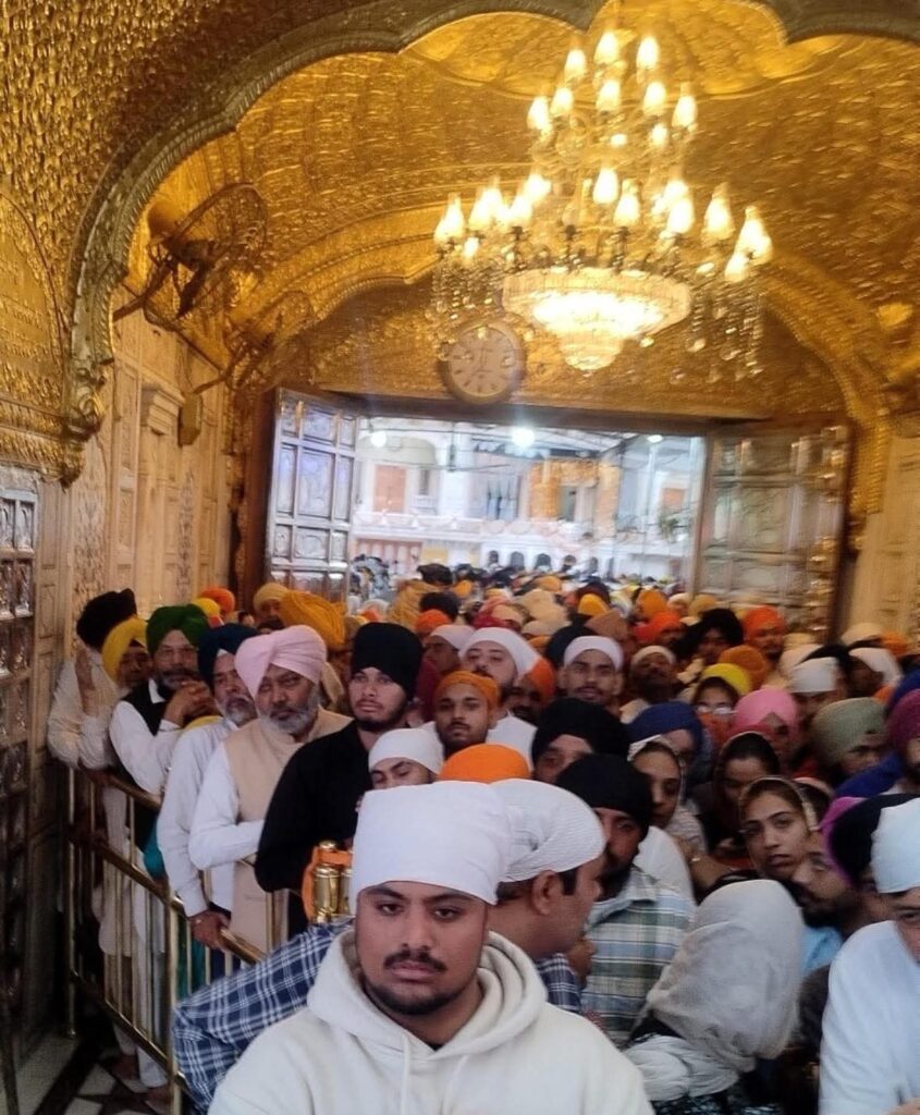 ਆਮ ਸਰਧਾਲੂਆਂ ਦੀ ਕਤਾਰ ਵਿੱਚ ਚੱਲ ਕੇ ਸ੍ਰੀ ਦਰਬਾਰ ਸਾਹਿਬ ਨਤਮਸਤਕ ਹੋਏ ਐਡਵੋਕੇਟ ਚੀਮਾਂ