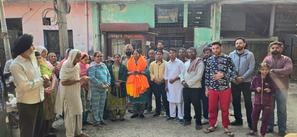ਵਿਧਾਇਕ ਛੀਨਾ ਨੇ ਵਾਰਡ ਨੰ: 27 ‘ਚ ਸੜਕ ਨਿਰਮਾਣ ਕਾਰਜ਼ਾਂ ਦਾ ਰੱਖਿਆ ਨੀਂਹ ਪੱਥਰ