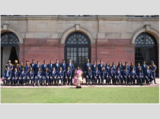 ਰਾਸ਼ਟਰਪਤੀ Droupadi Murmu ਨਾਲ ਕੀਤੀ ਮੁਲਾਕਾਤ World Champion ਭਾਰਤੀ ਮਹਿਲਾ ਟੀਮ ਨੇ