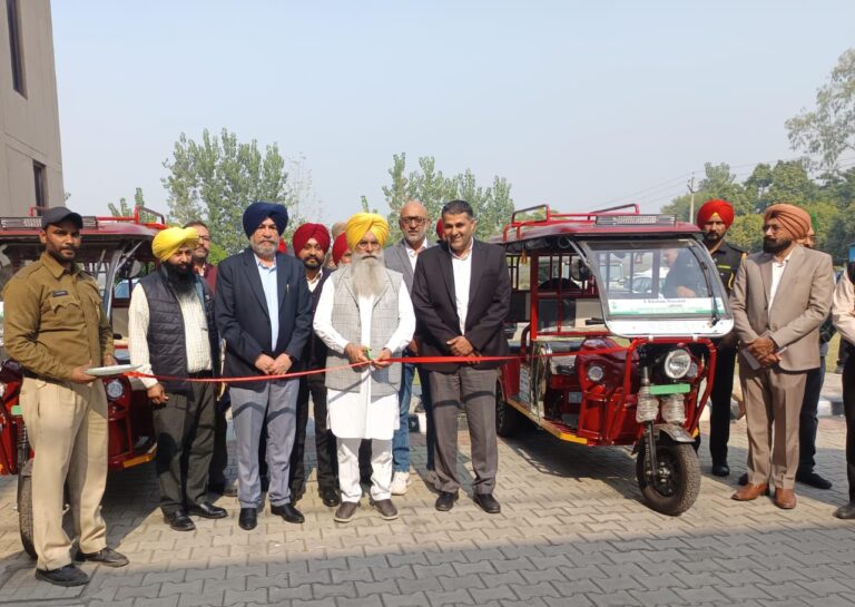 ਕੈਬਨਿਟ ਮੰਤਰੀ ਗੁਰਮੀਤ ਸਿੰਘ ਖੁੱਡੀਆਂ ਨੇ ਚਾਰ ਮੋਬਾਈਲ ਟੈਸਟਿੰਗ ਵੈਨਾਂ ਨੂੰ ਹਰੀ ਝੰਡੀ ਦਿਖਾ ਕੇ ਕੀਤਾ ਰਵਾਨਾ