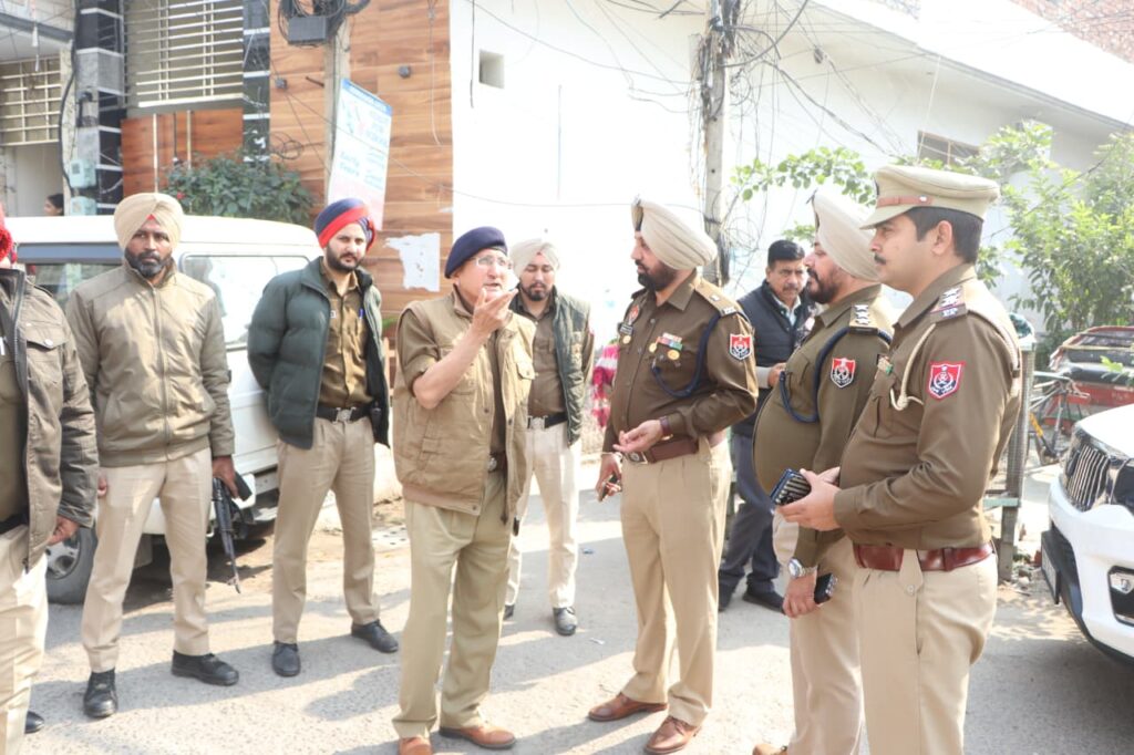 ਯੁੱਧ ਨਸ਼ਿਆਂ ਵਿਰੁੱਧ : ਜਲੰਧਰ ਦੇ ਮੋਚੀਆ ਮੁਹੱਲਾ ਬਸਤੀ ਸ਼ੇਖ ਵਿਖੇ ਨਸ਼ਾ ਤਸਕਰ ਦੀ ਗੈਰ-ਕਾਨੂੰਨੀ ਉਸਾਰੀ ਢਾਹੀ