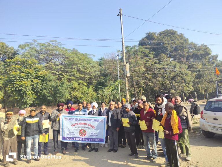 ਜ਼ਿਲ੍ਹਾ ਕਾਨੂੰਨੀ ਸੇਵਾਵਾਂ ਅਥਾਰਟੀ ਵੱਲੋਂ ਬੱਸ ਅੱਡਿਆਂ, ਰੇਲਵੇ ਸਟੇਸ਼ਨਾਂ, ਸਿਵਲ ਹਸਪਤਾਲ ਤੇ ਹੋਰ ਜਨਤਕ ਥਾਵਾਂ ‘ਤੇ ਜਾਗਰੂਕਤਾ ਲਈ ਪੈਂਫਲੇਟ ਵੰਡੇ