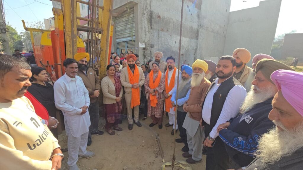 ਵਿਧਾਇਕ ਛੀਨਾ ਨੇ ਵਾਰਡ ਨੰਬਰ 37 ‘ਚ ਨਵੇਂ ਟਿਊਬਵੈੱਲ ਕਾਰਜ਼ਾਂ ਦਾ ਕੀਤਾ ਉਦਘਾਟਨ