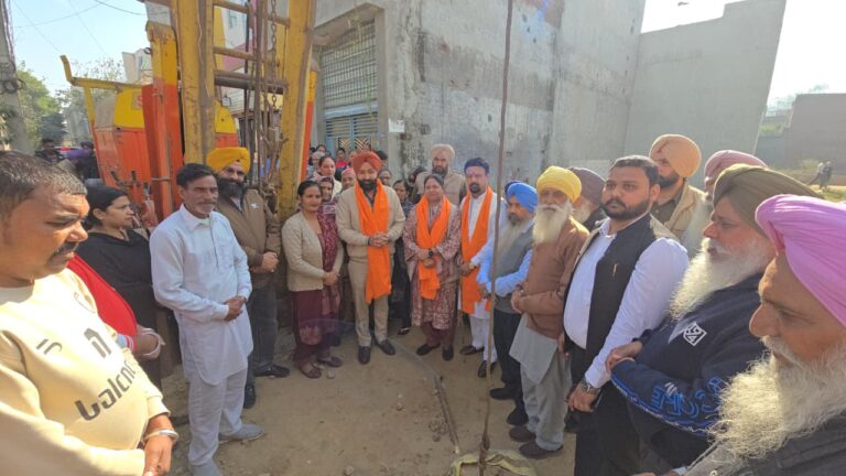ਵਿਧਾਇਕ ਛੀਨਾ ਨੇ ਵਾਰਡ ਨੰਬਰ 37 ‘ਚ ਨਵੇਂ ਟਿਊਬਵੈੱਲ ਕਾਰਜ਼ਾਂ ਦਾ ਕੀਤਾ ਉਦਘਾਟਨ