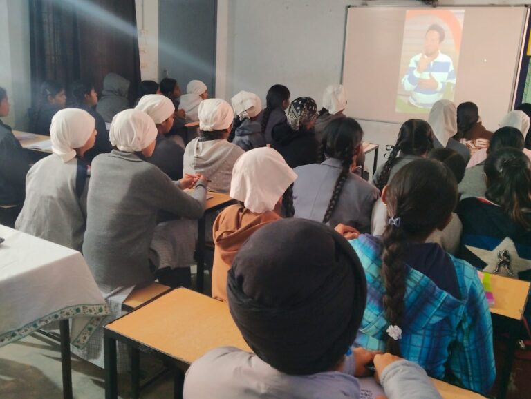 ਸਰਕਾਰੀ ਸਕੂਲਾਂ ‘ਚ ਬੱਚਿਆਂ ਨੂੰ ਨਸ਼ਿਆਂ ਵਿਰੁੱਧ ਕੀਤਾ ਪ੍ਰੇਰਿਤ