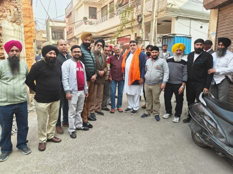 ਵਿਧਾਇਕ ਪਰਾਸ਼ਰ ਨੇ ਮੁਹੱਲਾ ਫਤਿਹਗੰਜ ਵਿੱਚ ਜਲ ਸਪਲਾਈ ਲਾਈਨ ਵਿਛਾਉਣ ਦੇ ਪ੍ਰੋਜੈਕਟ ਦੀ ਕੀਤੀ ਸ਼ੁਰੂਆਤ