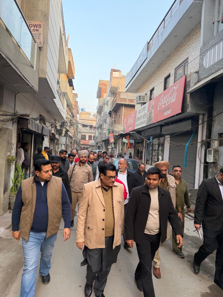 ਵਿਧਾਇਕ ਬੱਗਾ ਤੇ ਡਿਪਟੀ ਕਮਿਸ਼ਨਰ ਜੈਨ ਵੱਲੋਂ ਬਸੰਤ ਨਗਰ ਇਲਾਕੇ ਦਾ ਦੌਰਾ