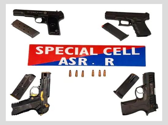 ਵਿਦੇਸ਼ੀ ਪਿਸਤੌਲ ਅਤੇ ਕਾਰਤੂਸਾਂ ਸਣੇ ਤਸਕਰ ਗ੍ਰਿਫ਼ਤਾਰ-Amritsar