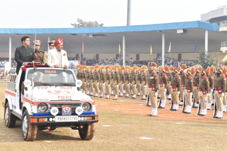 ਗਣਤੰਤਰ ਦਿਵਸ ; ਵੱਖ-ਵੱਖ ਟੁਕੜੀਆਂ ਵਲੋਂ ਸ਼ਾਨਦਾਰ ਮਾਰਟ ਪਾਸਟ