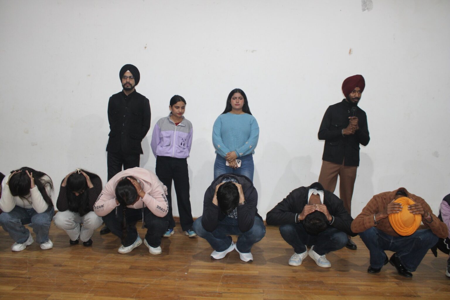 ‘ਯੁਵਾ ਆਪਦਾ ਮਿੱਤਰ’ ਸਿਖਲਾਈ ਦਾ ਚੌਥਾ ਦਿਨ: ਵਲੰਟੀਅਰਾਂ ਨੇ ਸਿੱਖੇ ਮੁੱਢਲੀ ਸਹਾਇਤਾ ਅਤੇ ਜ਼ਖਮੀਆਂ ਨੂੰ ਸੰਭਾਲਣ ਦੇ ਅਹਿਮ ਨੁਕਤੇ