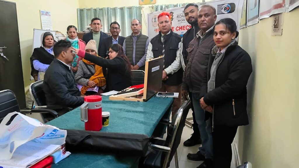 ਸੜਕ ਸੁਰੱਖਿਆ ਮਹੀਨੇ ਤਹਿਤ ਅੱਖਾਂ ਦਾ ਚੈੱਕਅਪ ਕੈਂਪ ਲਾਇਆ, 76 ਲੋਕਾਂ ਦੀਆਂ ਅੱਖਾਂ ਦੀ ਜਾਂਚ