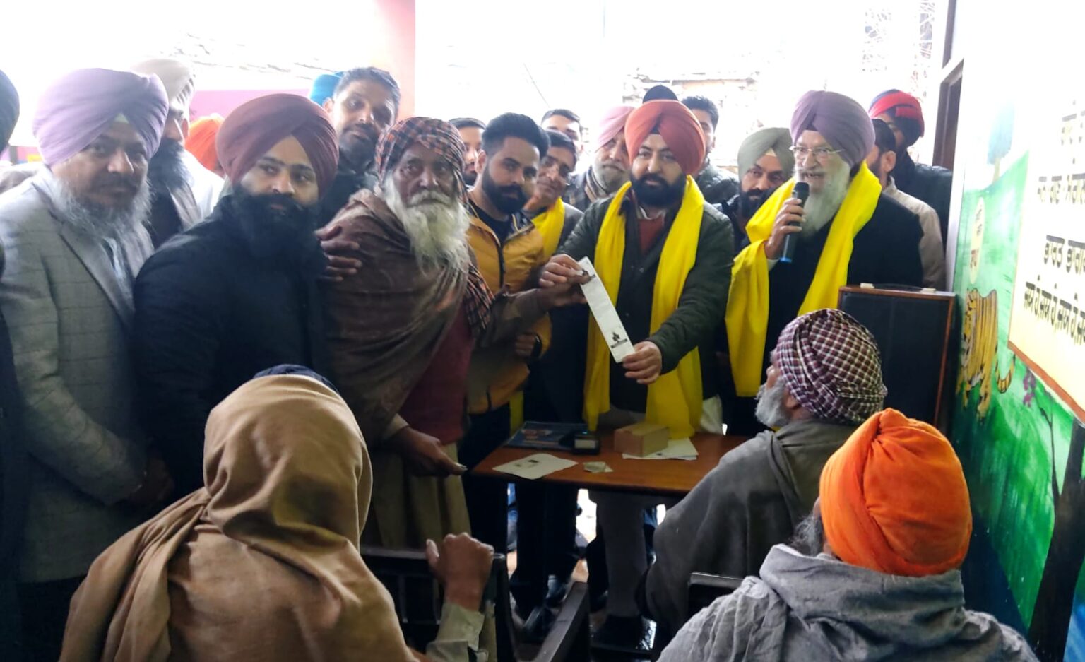 ਮੰਤਰੀ ਹਰਦੀਪ ਸਿੰਘ ਮੁੰਡੀਆਂ ਨੇ ਸਾਹਨੇਵਾਲ ਦੇ ਪਿੰਡ ਮਾਨਗੜ੍ਹ ਵਿੱਚ ਸਿਹਤ ਬੀਮਾ ਕਾਰਡ ਬਣਾਉਣ ਦੇ ਕੈਂਪ ਦਾ ਕੀਤਾ ਉਦਘਾਟਨ