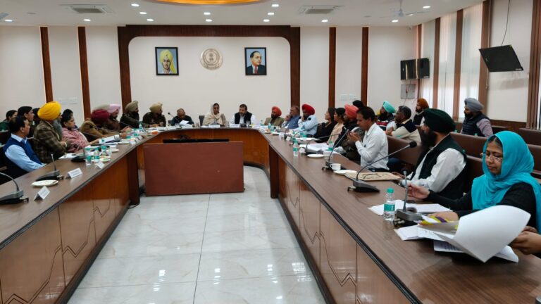 ਵਿਧਾਨ ਸਭਾ ਦੀ ਐਸ.ਸੀਜ, ਐਸ.ਟੀਜ ਤੇ ਬੀ.ਸੀਜ ਲਈ ਭਲਾਈ ਕਮੇਟੀ ਵੱਲੋਂ ਕੇਂਦਰ ਤੇ ਰਾਜ ਸਰਕਾਰ ਦੀਆਂ ਭਲਾਈ ਸਕੀਮਾਂ ਦਾ ਮੁੱਲਾਂਕਣ