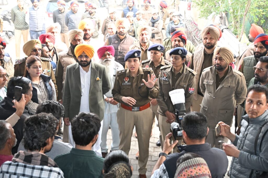 ਕੈਬਨਿਟ ਮੰਤਰੀ ਤਰਨਪ੍ਰੀਤ ਸਿੰਘ ਸੌਂਦ ਨੇ ਮੀਟ ਮਾਰਕੀਟ ਖੰਨਾ ਵਿੱਚ ਲੋਕਾਂ ਨੂੰ ਨਸ਼ਾ ਛੱਡਣ ਦੀ ਕੀਤੀ ਅਪੀਲ, ਹਰ ਮਦਦ ਦਾ ਦਿੱਤਾ ਭਰੋਸਾ