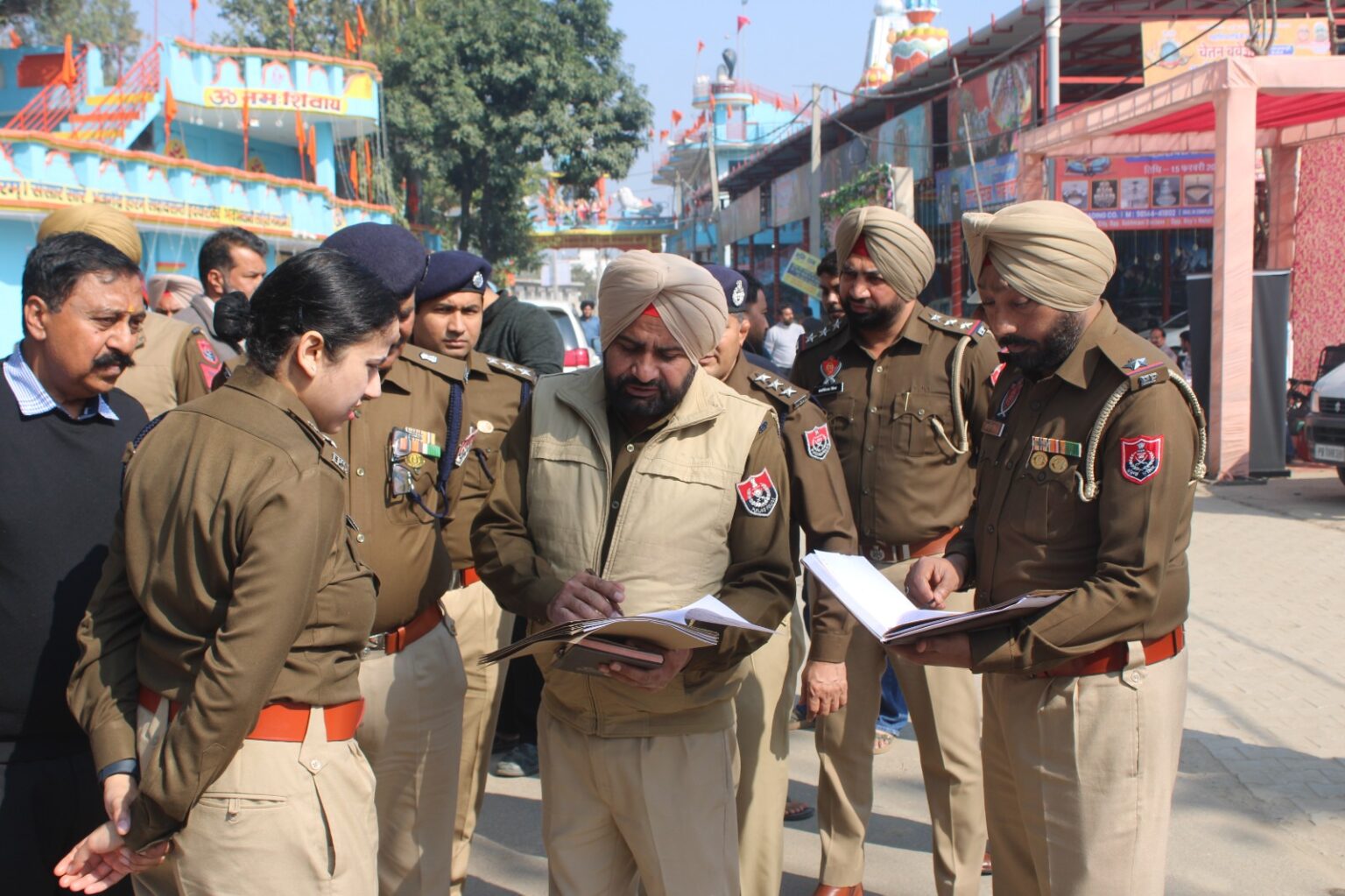 ਖੰਨਾ ਪੁਲਿਸ ਵੱਲੋਂ “ਗੈਂਗਸਟਰਾਂ ਤੇ ਵਾਰ” ਤਹਿਤ ਲਗਾਤਾਰ ਕਾਰਵਾਈ ਕਰਦਿਆਂ, 22 ਮੁਕੱਦਮਿਆਂ ਵਾਲਾ ਲੜੀਵਾਰ ਅਪਰਾਧੀ ਗ੍ਰਿਫ਼ਤਾਰ; ਪਿਓ-ਪੁੱਤ ਦੇ ਨਸ਼ੀਲੇ ਪਦਾਰਥਾਂ ਦੇ ਨੈੱਟਵਰਕ ਦਾ ਪਰਦਾਫਾਸ਼; ਖਤਰਨਾਕ ਅਪਰਾਧਿਕ ਤੱਤਾਂ ਨੂੰ ਕੀਤਾ ਕਾਬੂ