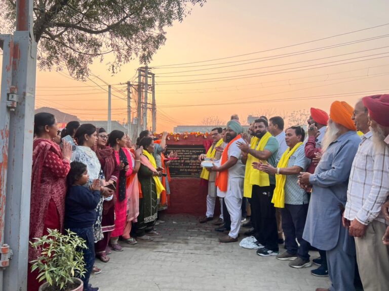 ਵਿਧਾਇਕ ਬੱਗਾ ਨੇ ਕੇਸਰੀ ਐਨਕਲੇਵ ’ਚ ਨਵੀਂ ਸੀਵਰੇਜ ਲਾਈਨ ਵਿਛਾਉਣ ਦੇ ਕਾਰਜ਼ਾਂ ਦਾ ਕੀਤਾ ਉਦਘਾਟਨ