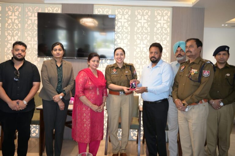 ਚੰਗੇ ਤੇ ਅਨੁਭਵੀ ਅਧਿਕਾਰੀਆਂ ਦੀ ਸੇਵਾਮੁਕਤੀ ਵਿਭਾਗ ਅੰਦਰ ਹਮੇਸ਼ਾਂ ਉਹਨਾਂ ਦੀ ਗੈਰ-ਹਾਜ਼ਰੀ ਦਾ ਅਹਿਸਾਸ ਕਰਾਉਂਦੀ ਹੈ – ਐਸ.ਐਸ.ਪੀ ਡਾ. ਦਰਪਣ ਆਹਲੂਵਾਲੀਆ