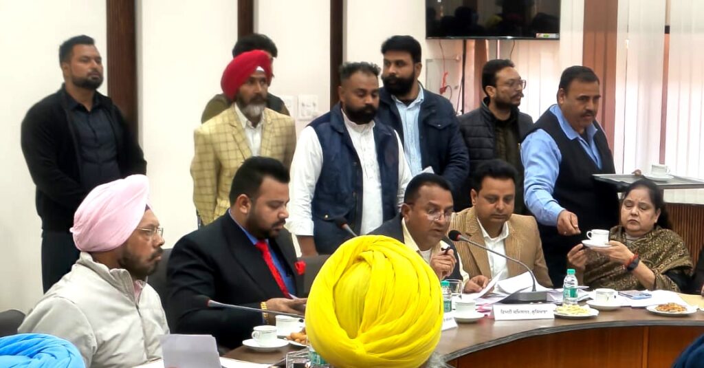 ਘੱਟ ਗਿਣਤੀ ਕਮਿਸ਼ਨ ਦੇ ਚੇਅਰਮੈਨ ਨੇ ਅਧਿਕਾਰੀਆਂ ਨੂੰ 15 ਦਿਨਾਂ ਵਿੱਚ ਸ਼ਿਕਾਇਤਾਂ ਦਾ ਨਿਪਟਾਰਾ ਕਰਨ ਦੇ ਨਿਰਦੇਸ਼ ਦਿੱਤੇ