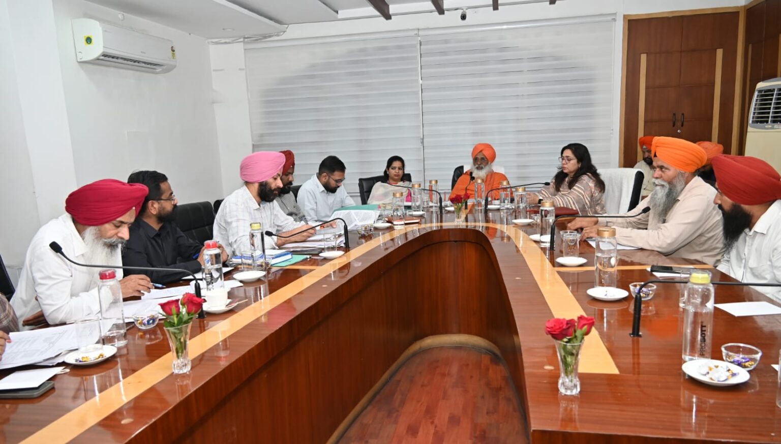 ਬੁੱਢਾ ਦਰਿਆ ਪੁਨਰ ਸੁਰਜੀਤੀ ਪ੍ਰੋਜੈਕਟ: ਰਾਜ ਸਭਾ ਐਮ.ਪੀ ਸੰਤ ਸੀਚੇਵਾਲ, ਮੇਅਰ ਇੰਦਰਜੀਤ ਕੌਰ ਅਤੇ ਨਗਰ ਨਿਗਮ ਕਮਿਸ਼ਨਰ ਡਾ. ਗੁਪਤਾ ਨੇ ਕੀਤੀ ਸਮੀਖਿਆ ਮੀਟਿੰਗ; ਦਰਿਆ ਵਿੱਚ ਗੋਬਰ ਸੁੱਟਣ ਵਿਰੁੱਧ ਸਖ਼ਤ ਕਾਰਵਾਈ ਕਰਨ ਦੇ ਨਿਰਦੇਸ਼ ਕੀਤੇ ਜਾਰੀ