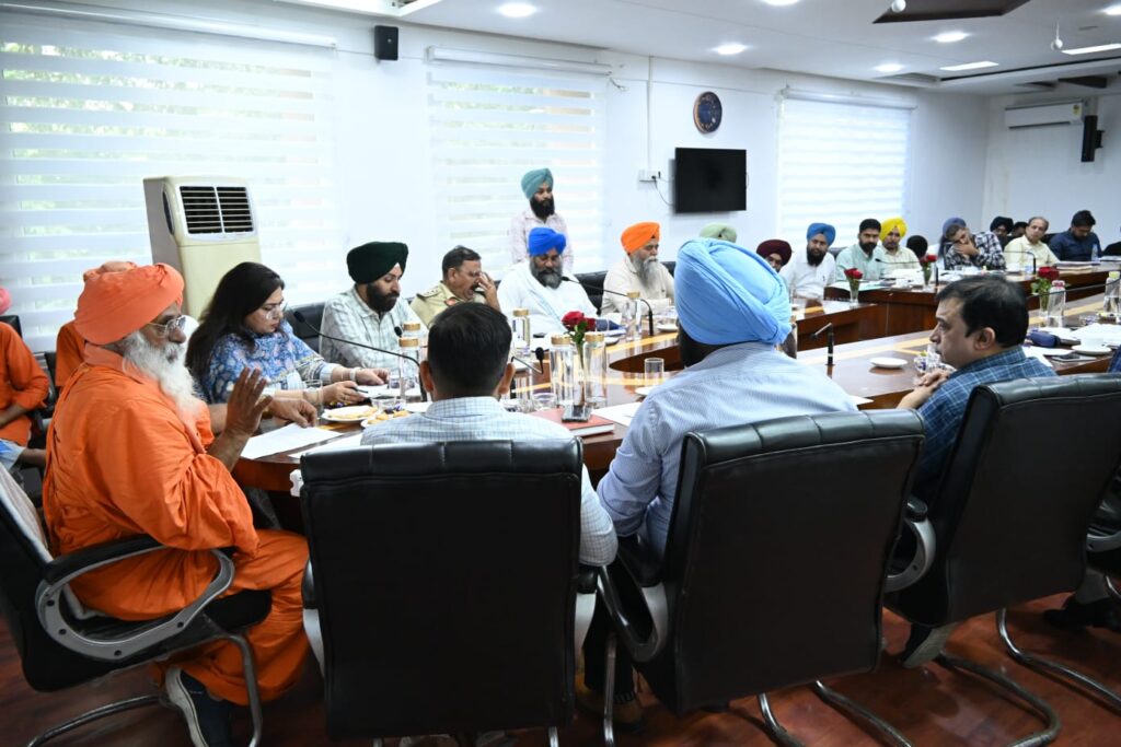 ਹਾਲ ਹੀ ਵਿੱਚ 16 ਡੇਅਰੀ ਯੂਨਿਟਾਂ ਦੇ ਕੱਟੇ ਗਏ ਬਿਜਲੀ ਕੁਨੈਕਸ਼ਨ; ਉਲੰਘਣਾ ਕਰਨ ਵਾਲਿਆਂ ਨੂੰ ਹੁਣ ਕਰਨਾ ਪਵੇਗਾ ਐਫ.ਆਈ.ਆਰ ਦਾ ਸਾਹਮਣਾ