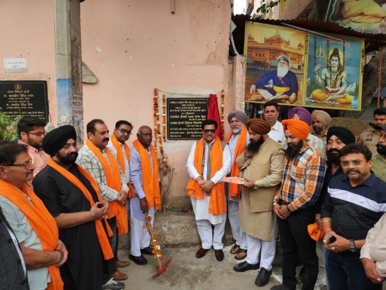 ਵਿਧਾਇਕ ਬੱਗਾ ਵਲੋਂ ਛਾਉਣੀ ਮੁਹੱਲੇ ‘ਚ ਨਵੀਂ ਸੀਵਰੇਜ ਪਾਈਪ ਵਿਛਾਉਣ ਦੇ ਪ੍ਰਾਜੈਕਟ ਦੀ ਸ਼ੁਰੂਆਤ