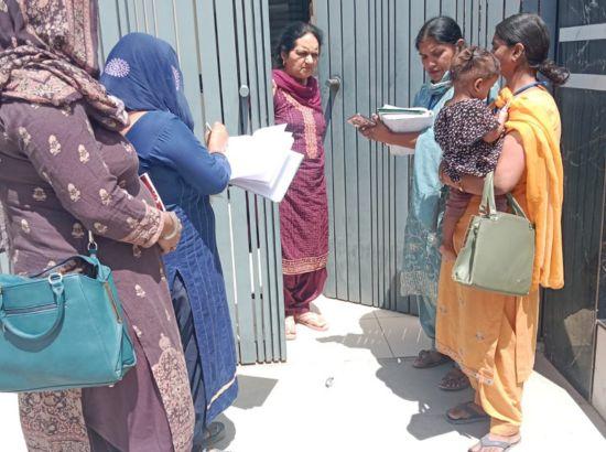 ਸਿਹਤ ਟੀਮਾਂ ਵਲੋਂ ਕੀਤਾ ਜਾ ਰਿਹੈ ਸਿਹਤ ਬੀਮਾ ਕਾਰਡ ਬਣਵਾਉਣ ਲਈ ਜਾਗਰੂਕ